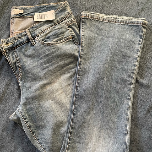 NWT Torrid sz 16 reg. slimboot light wash - Picture 2 of 5